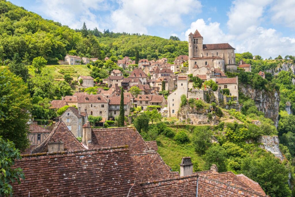 Saint-Cirq-Lapopie, village médiéval perché au-dessus de la vallée du Lot