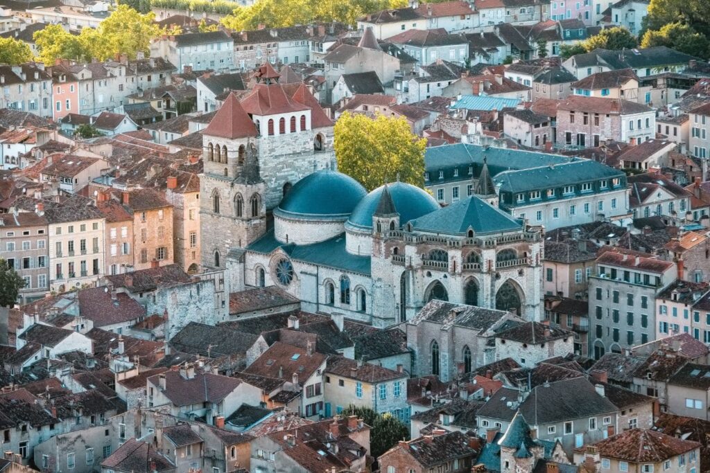 Cathédrale Saint-Étienne de Cahors avec ses dômes caractéristiques