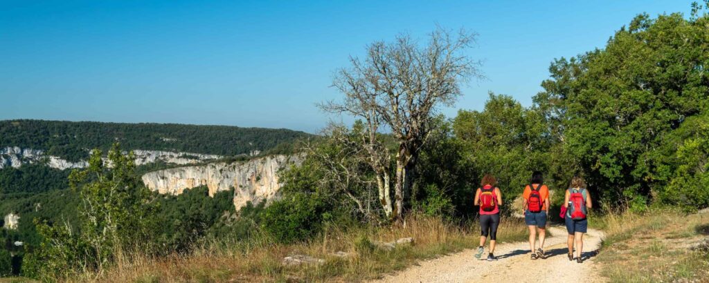 Randonnées dans le Lot entre sentiers, falaises calcaires et panoramas du Quercy
