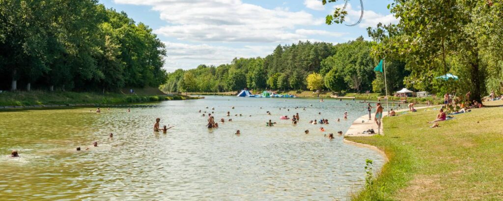 Baignade dans le Lot au plan d'eau aménagé de Gourdon