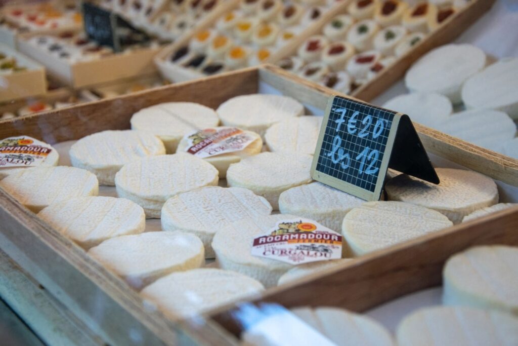 Fromages Rocamadour AOP sur le marché de Cahors