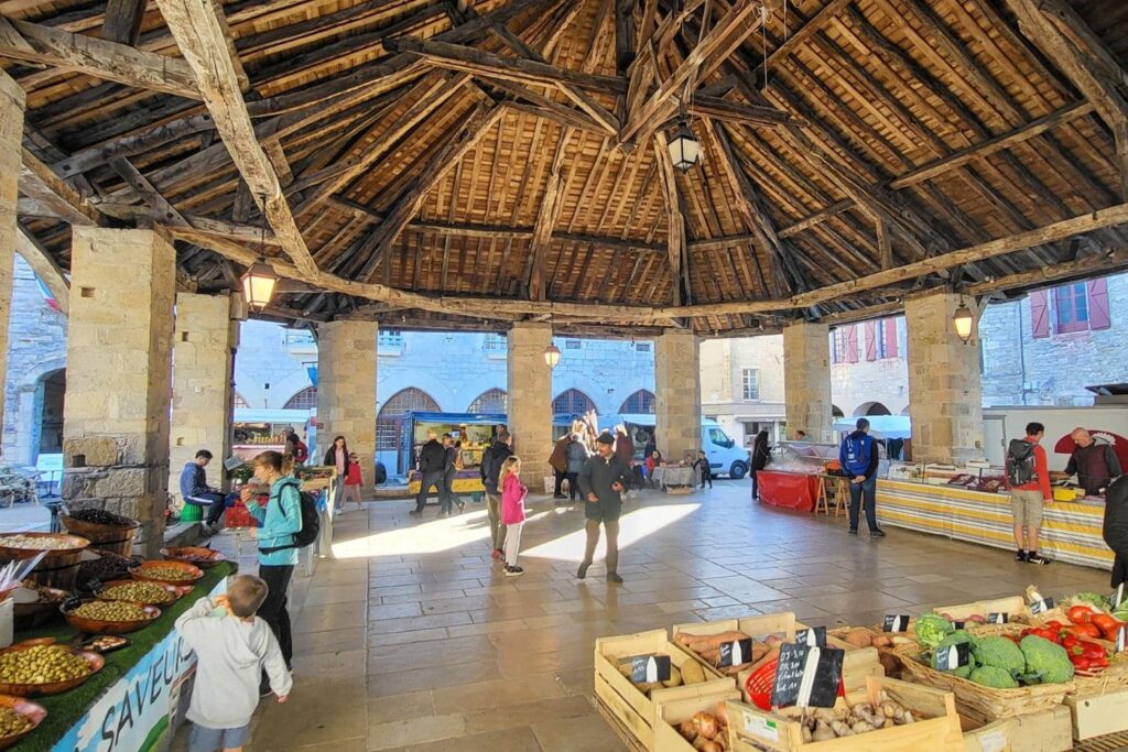 Marché de Martel sous la halle ancienne