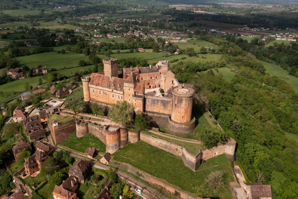 Forteresse médiévale de Castelnau-Bretenoux dominant la vallée de la Dordogne