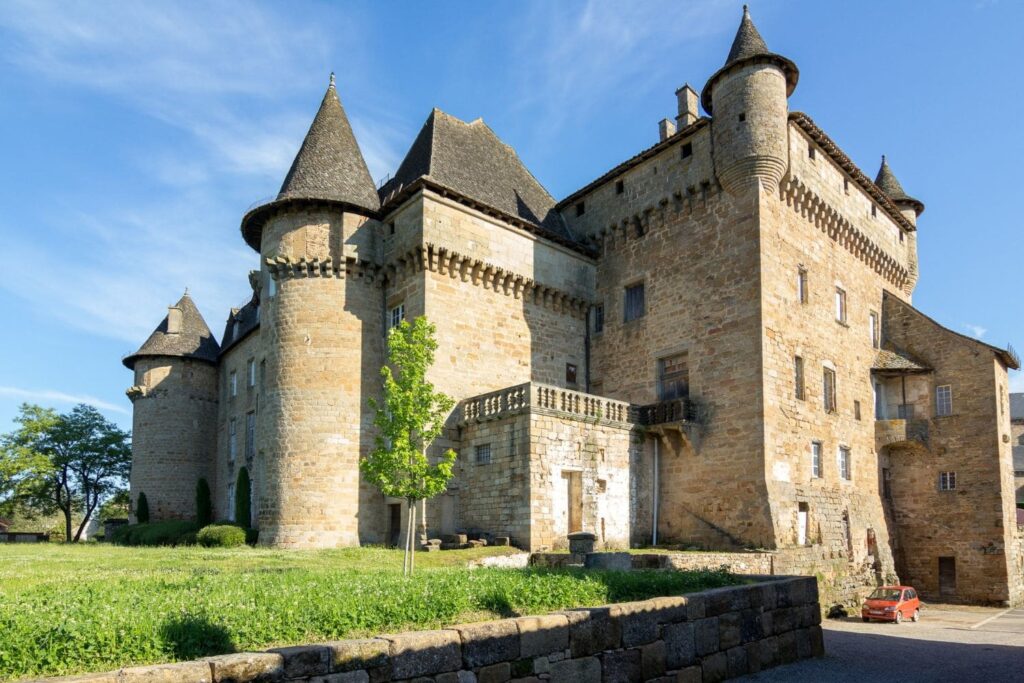 Château de Lacapelle-Marival et ses tours médiévales