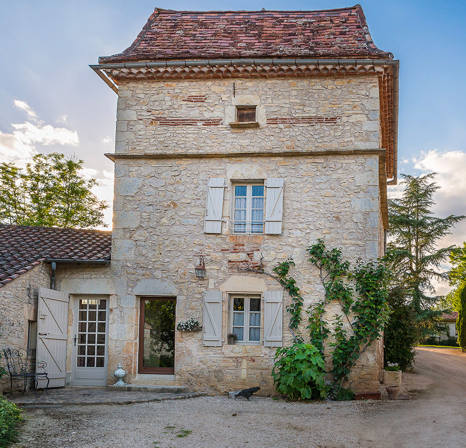 Façade en pierre du gîte Pigeonnier Suite au Domaine de Labarthe, près de Cahors